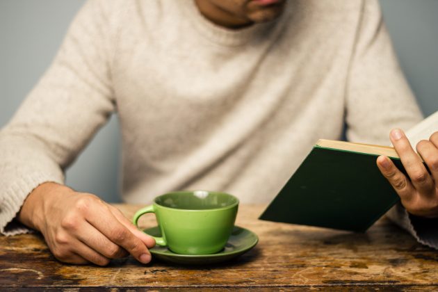Как побороть зависимость от сахара: отдохните с чаем и книгой