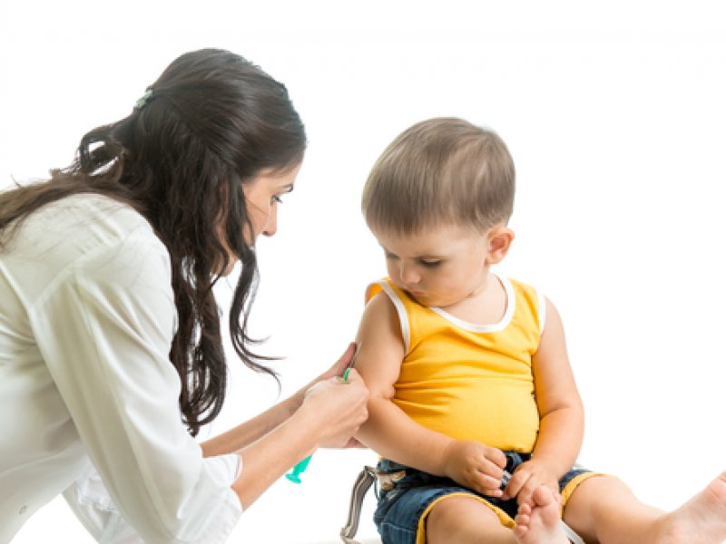 Введение вакцины ребенку